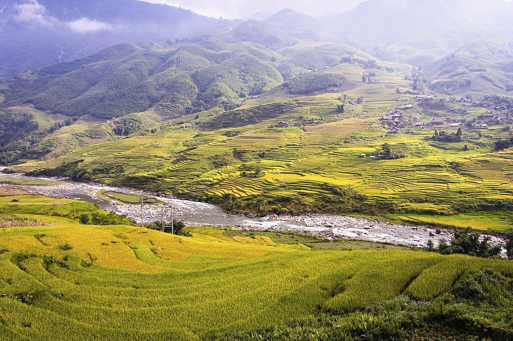 Ngắm nhìn khung cảnh xinh đẹp trong tour Bắc Hà 2 ngày 1 đêm của Lion Trip