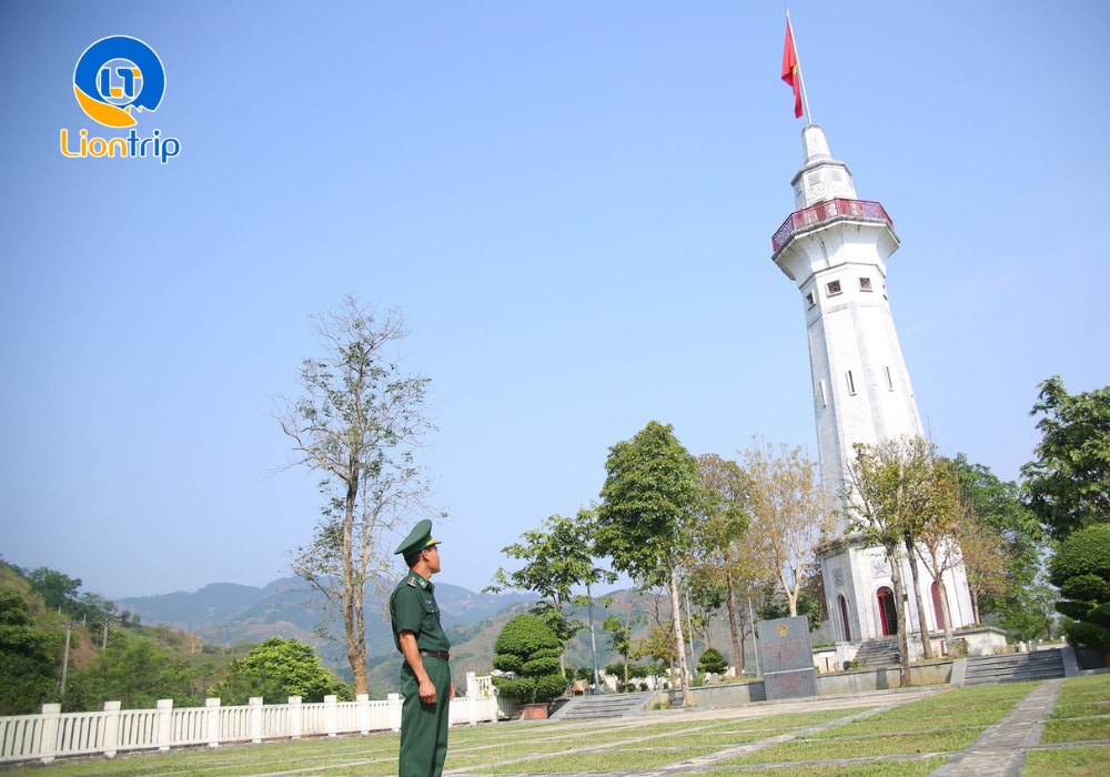 Cột cờ Lũng Pô là một trong những công trình mang tầm vóc lịch sử to lớn Cột cờ Lũng Pô là một trong những công trình mang tầm vóc lịch sử to lớn