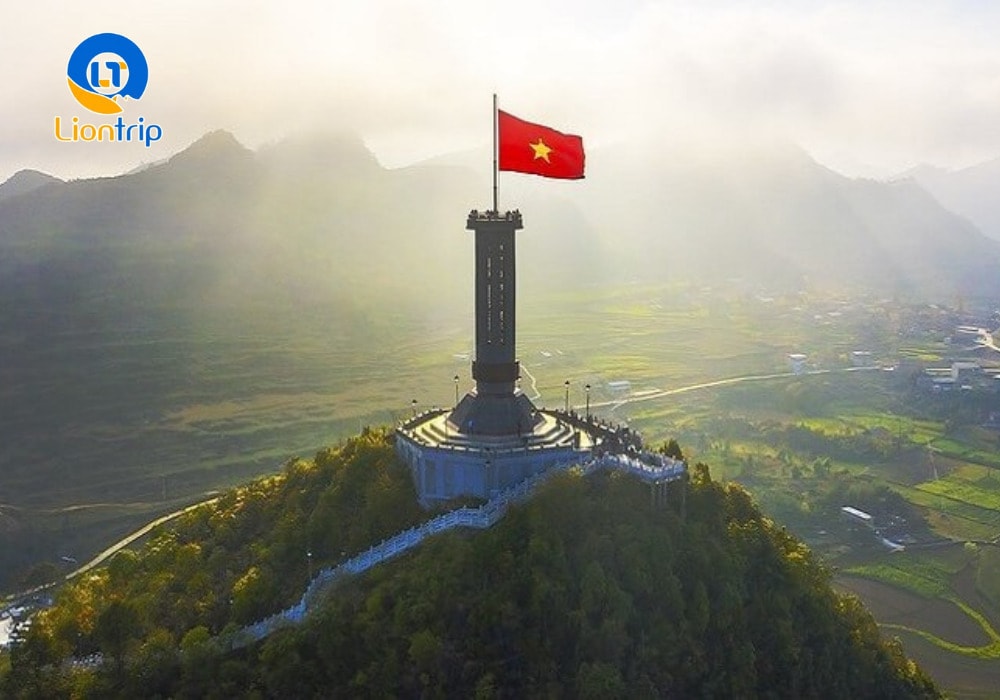 Cột cờ Lũng Cú