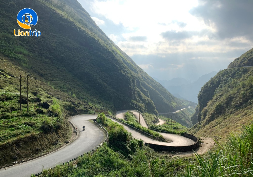 Dốc Thẩm Mã - Con đường đèo ấn tượng tại Hà Giang Dốc Thẩm Mã - Con đường đèo ấn tượng tại Hà Giang