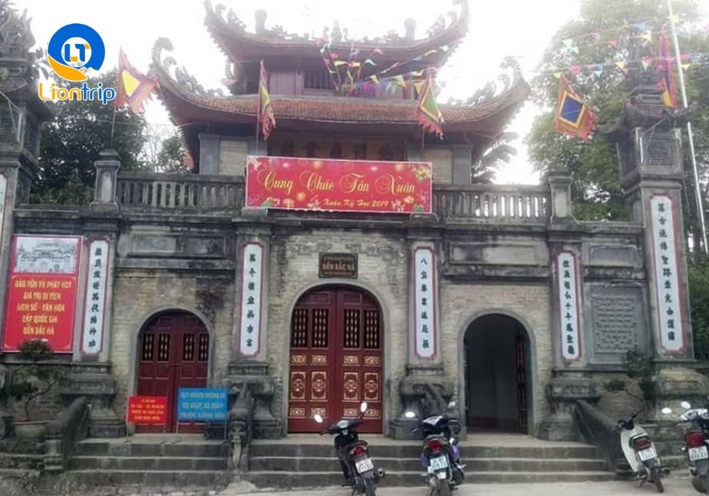 Ngôi đền nằm ở trung tâm thị trấn Bắc Hà Ngôi đền nằm ở trung tâm thị trấn Bắc Hà