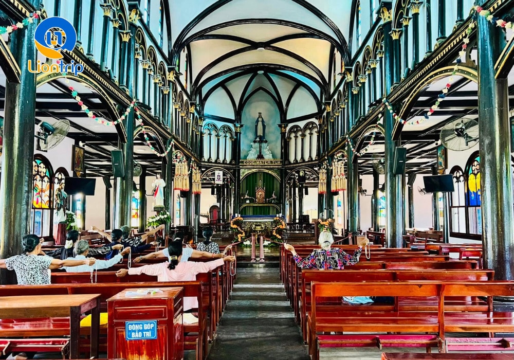 Thời điểm lý tưởng để đi tham quan nhà thờ gỗ Kon Tum là vào tháng 9 đến tháng 12 Thời điểm lý tưởng để đi tham quan nhà thờ gỗ Kon Tum là vào tháng 9 đến tháng 12