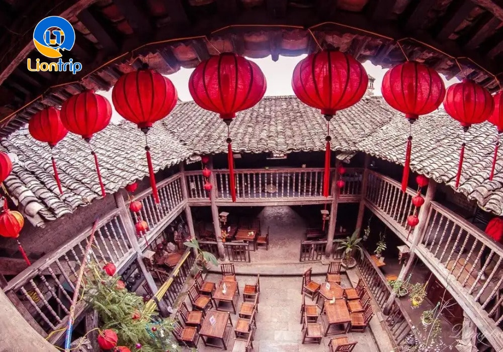 Thưởng thức cà phê phố cổ Đồng Văn
