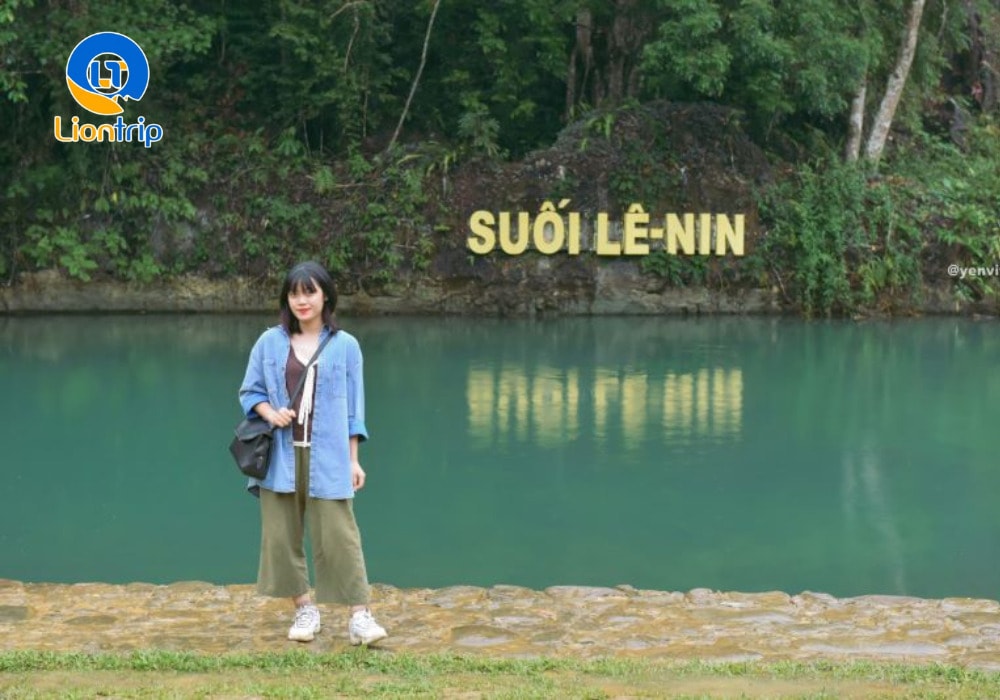 Suối Lê Nin nằm trong khu di tích Pác Bó