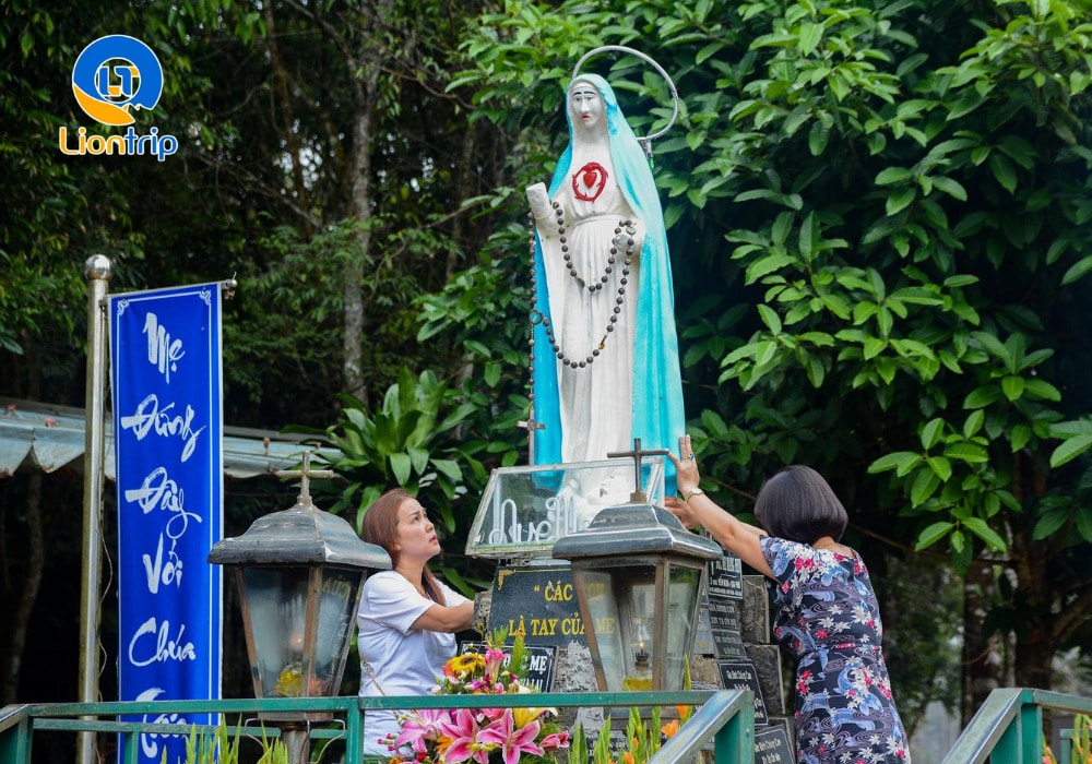 Thời điểm lý tưởng viếng thăm tượng Đức Mẹ Măng Đen là vào mùa khô và lễ hội