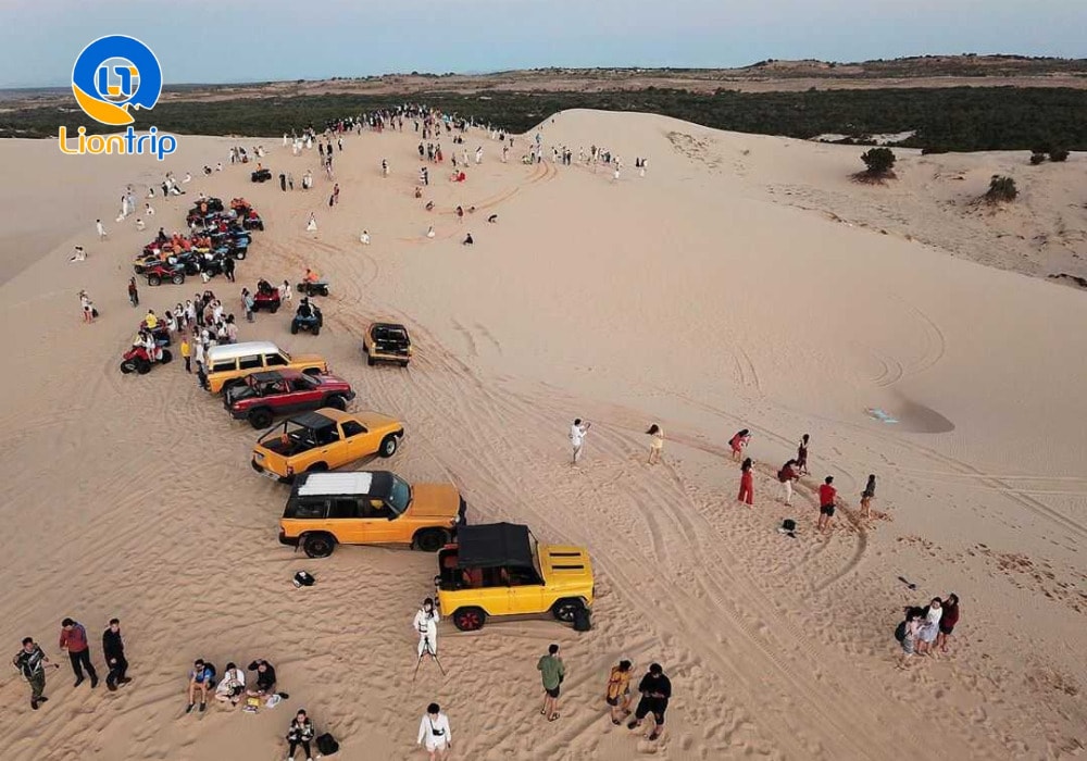 Thuê xe jeep, xe địa hình để chinh phục đồi cát Thuê xe jeep, xe địa hình để chinh phục đồi cát